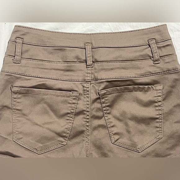 Refuge Women's Mauve High Waisted Button Up and Zipper Shorts Size 0 - Picture 15 of 15